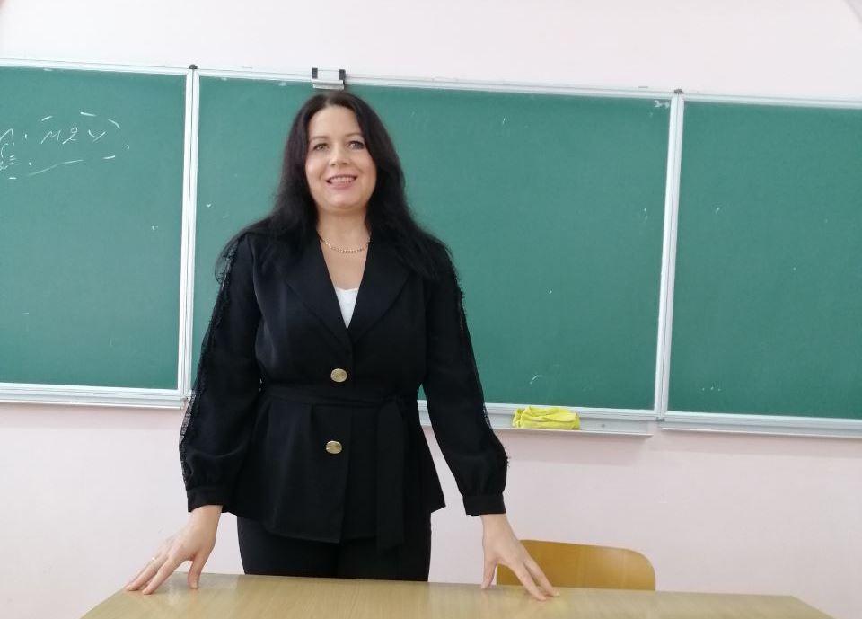 Мединська Олеся Ярославівна доповідає про форми спілкування